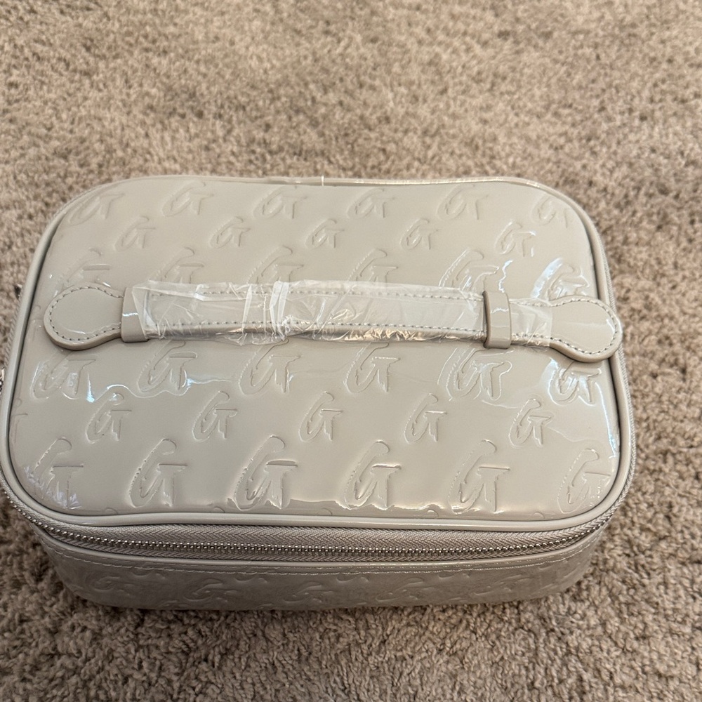**New** Glamaholic gray toiletry bag
